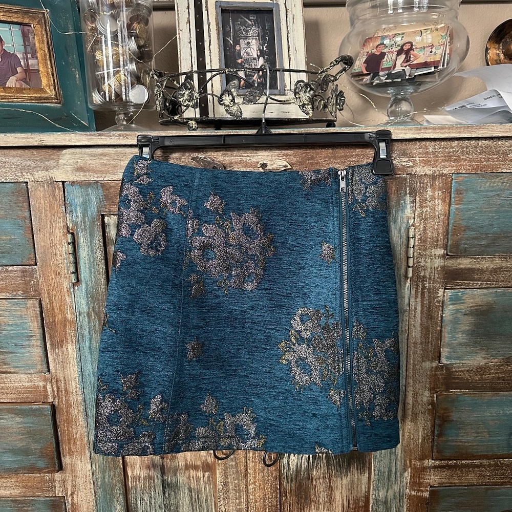 FREE PEOPLE ABOVE THE KNEE SKIRT SHIMMER KNEE LENGTH SZ 4